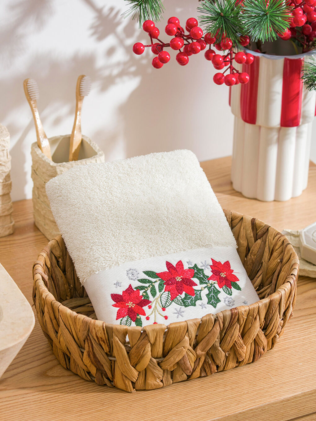 Embroidered Floral Cotton Hand Towel 50x80 cm-1