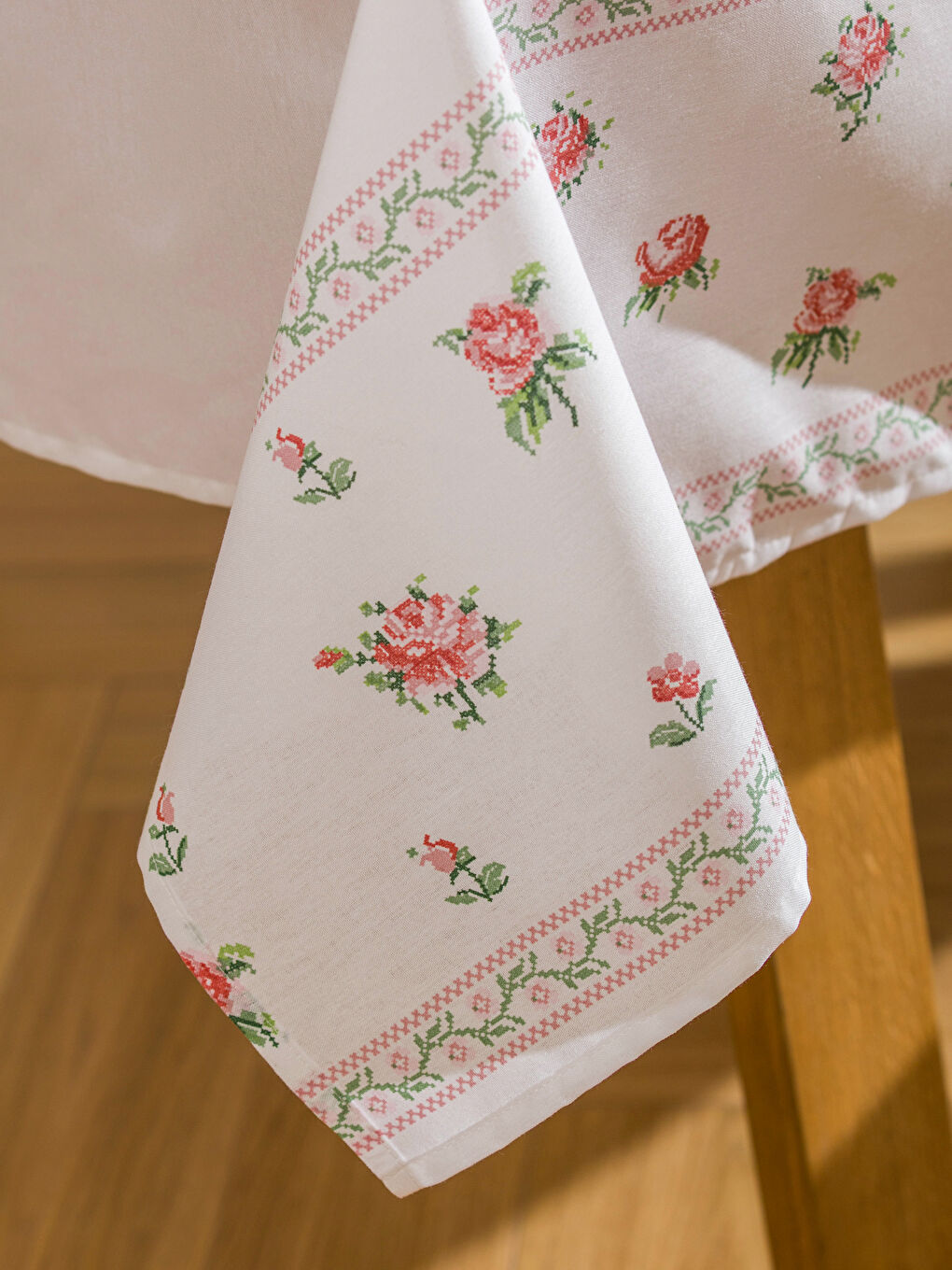 LCW HOME Floral Printed Tablecloth 150x200 cm -W5JA01Z8-F9C