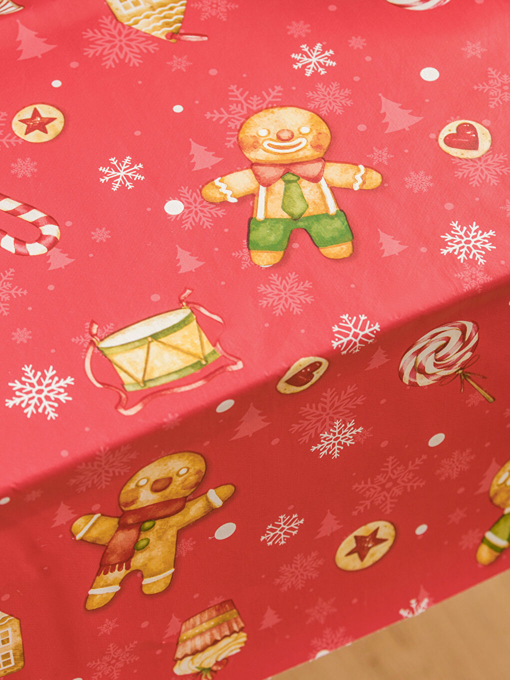 Karışık Yılbaşı Temalı Masa Örtüsü 140x140 cm-2