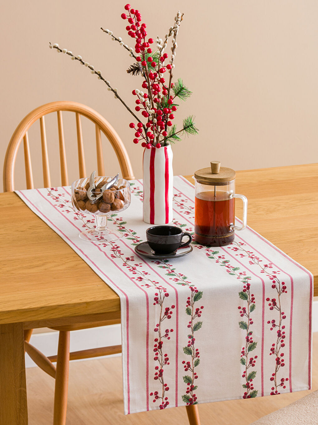 Floral Embroidered Runner 45x150 cm