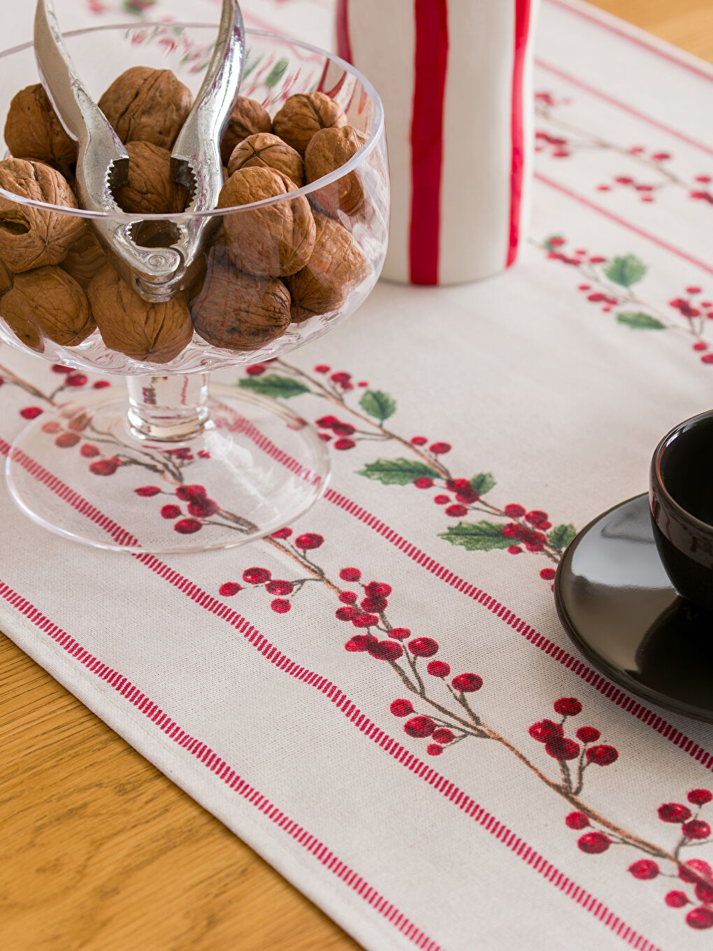 Floral Embroidered Runner 45x150 cm-5