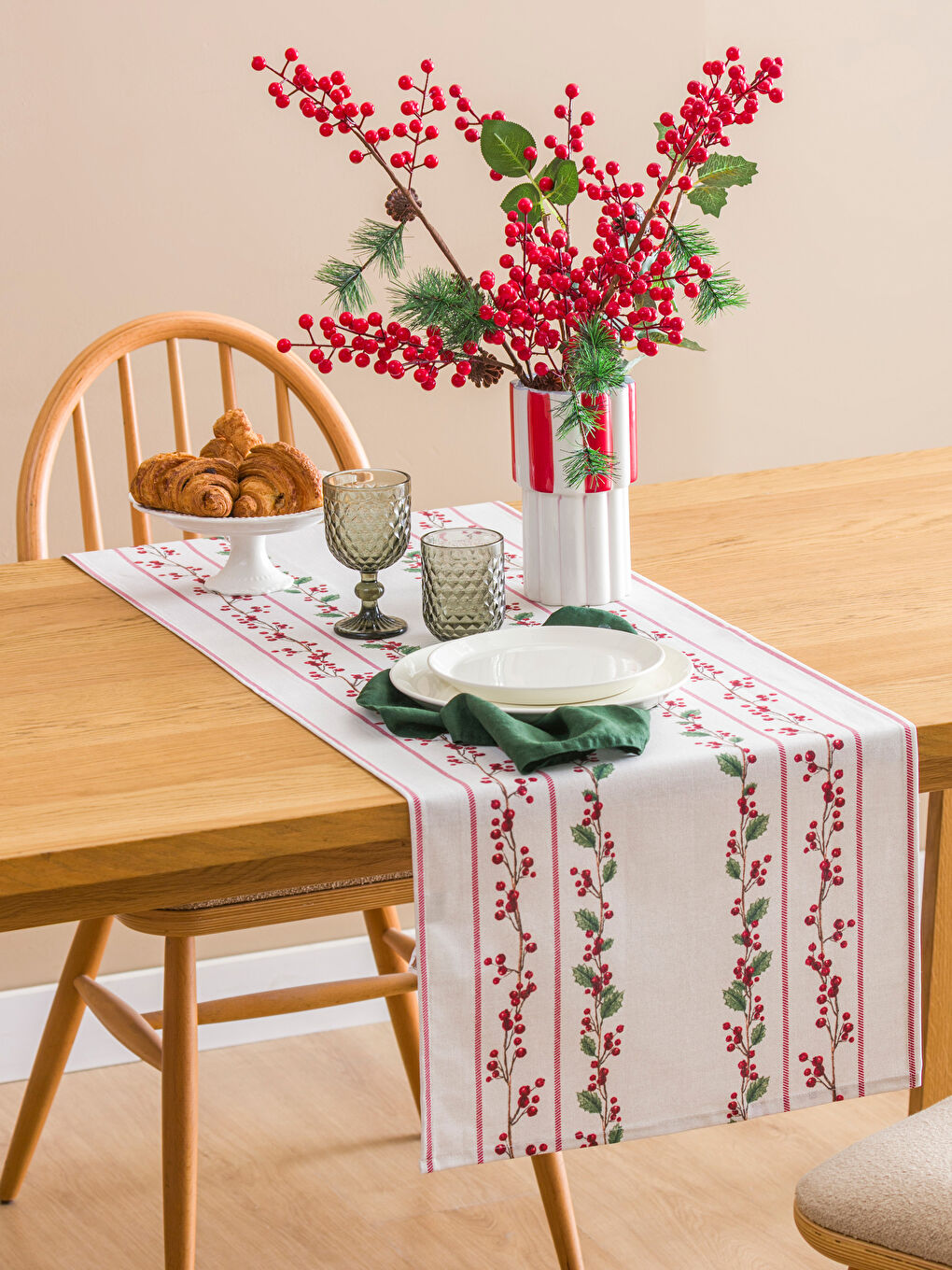 Floral Embroidered Runner 45x150 cm-1