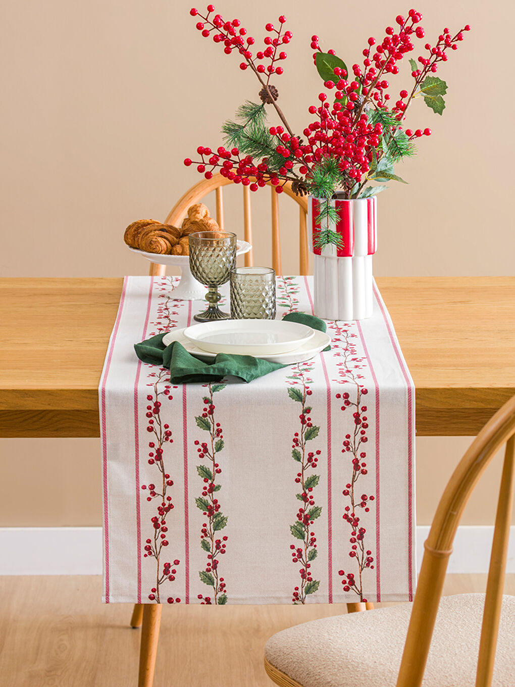 Floral Embroidered Runner 45x150 cm-2