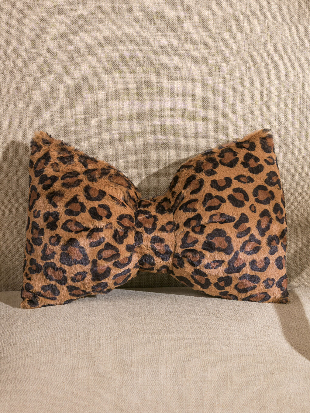 Ekru Fiyonk Görünümlü Kırlent 40 cm-1