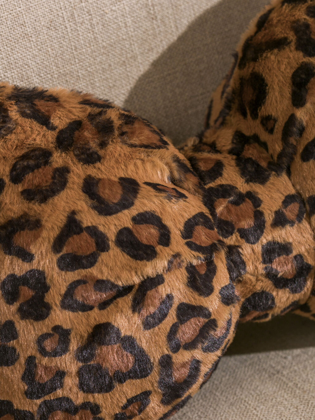 Ekru Fiyonk Görünümlü Kırlent 40 cm-2