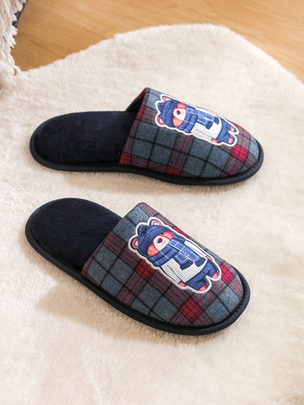 Kırmızı Ayı Baskılı Erkek Ev Terliği-1