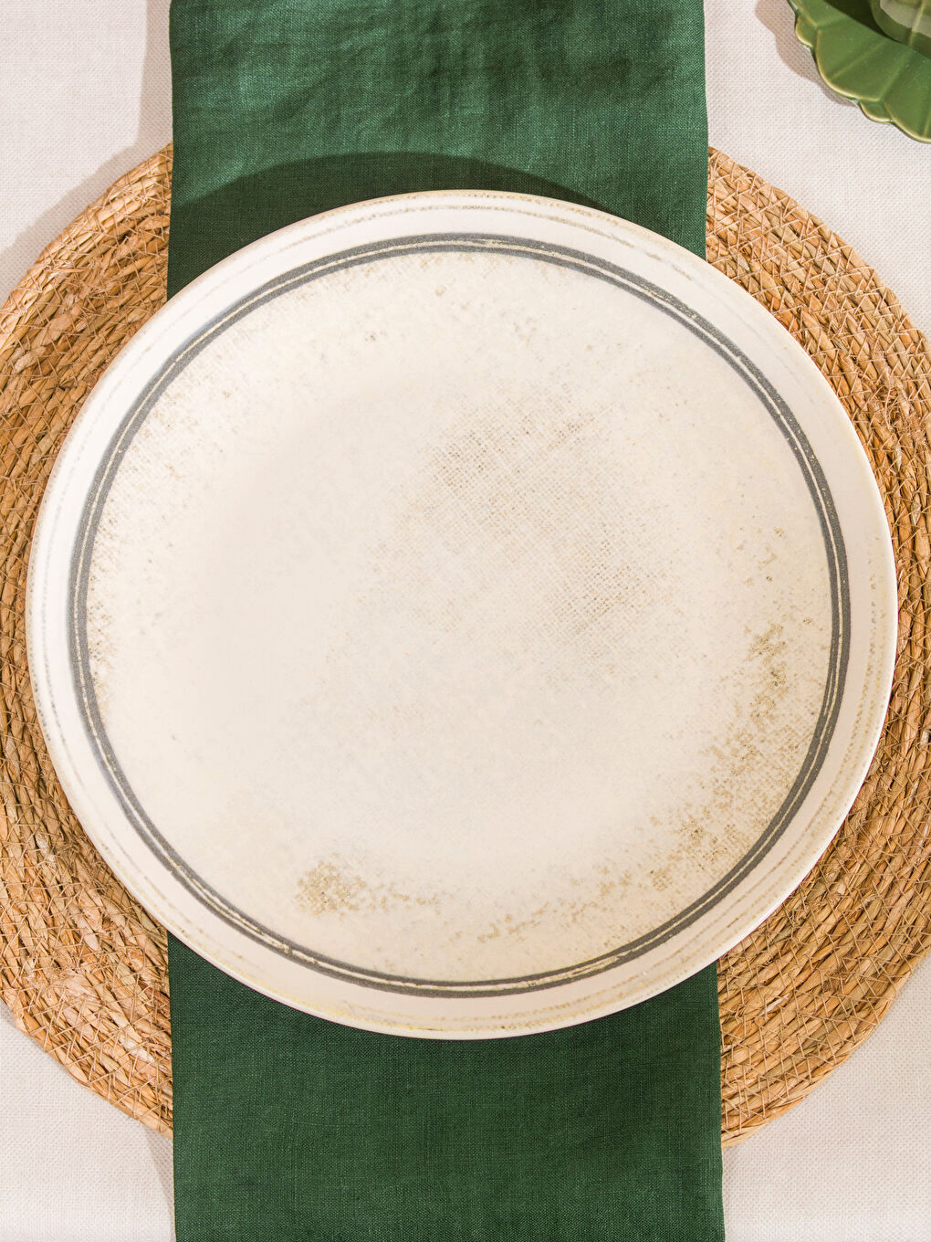 Өрнекті фарфор сервировка тәрелкесі 26 см-1