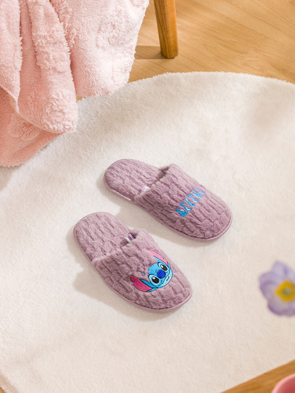 Stitch Nakışlı Kadın Ev Terliği