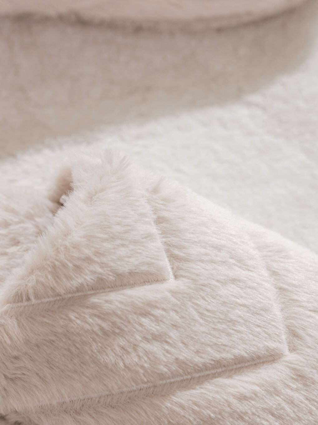 Bej Nakışlı Pelüş Kız Çocuk Ev Terliği-2