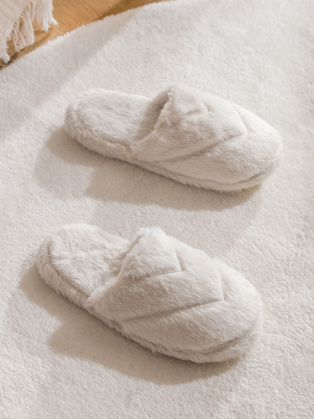 Kahverengi Nakışlı Pelüş Kız Çocuk Ev Terliği-1