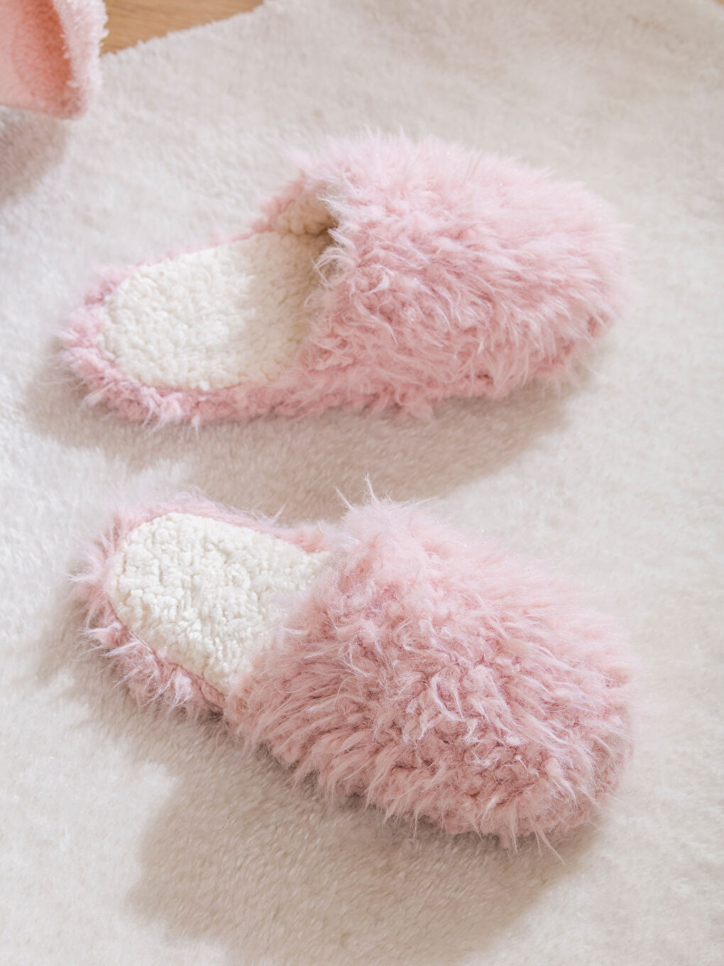 Pembe Düz Pelüş Kadın Ev Terliği-1