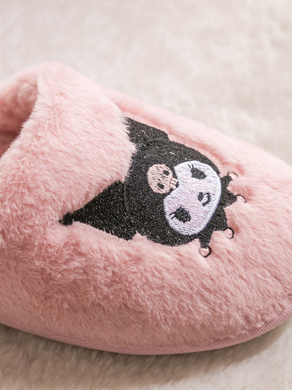Pembe Kuromi Nakışlı Pelüş Kadın Ev Terliği-2