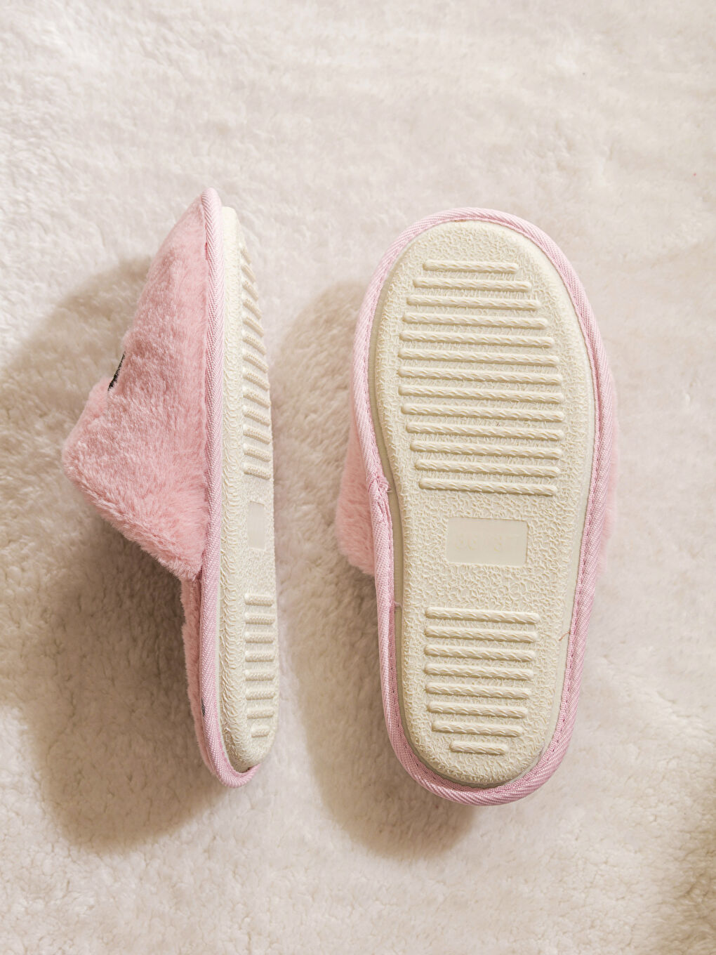 Pembe Kuromi Nakışlı Pelüş Kadın Ev Terliği-3