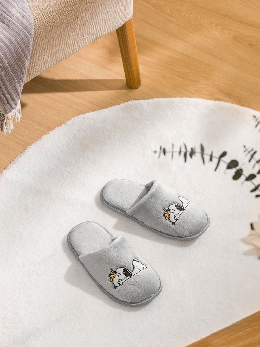 Women's Slippers with Snoopy Embroidery
