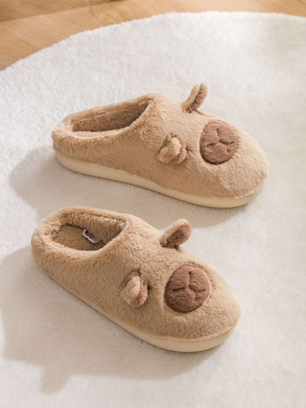 Bej Hayvan Figürlü Pelüş Kadın Ev Terliği-1