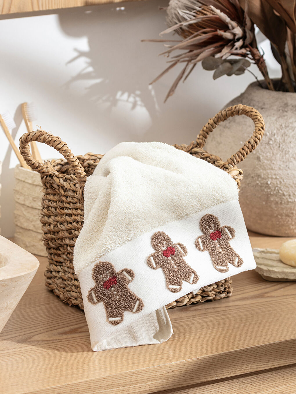 Ekru Kurabiye Adam Figürlü Pamuklu Yüz Havlusu 50x80 cm