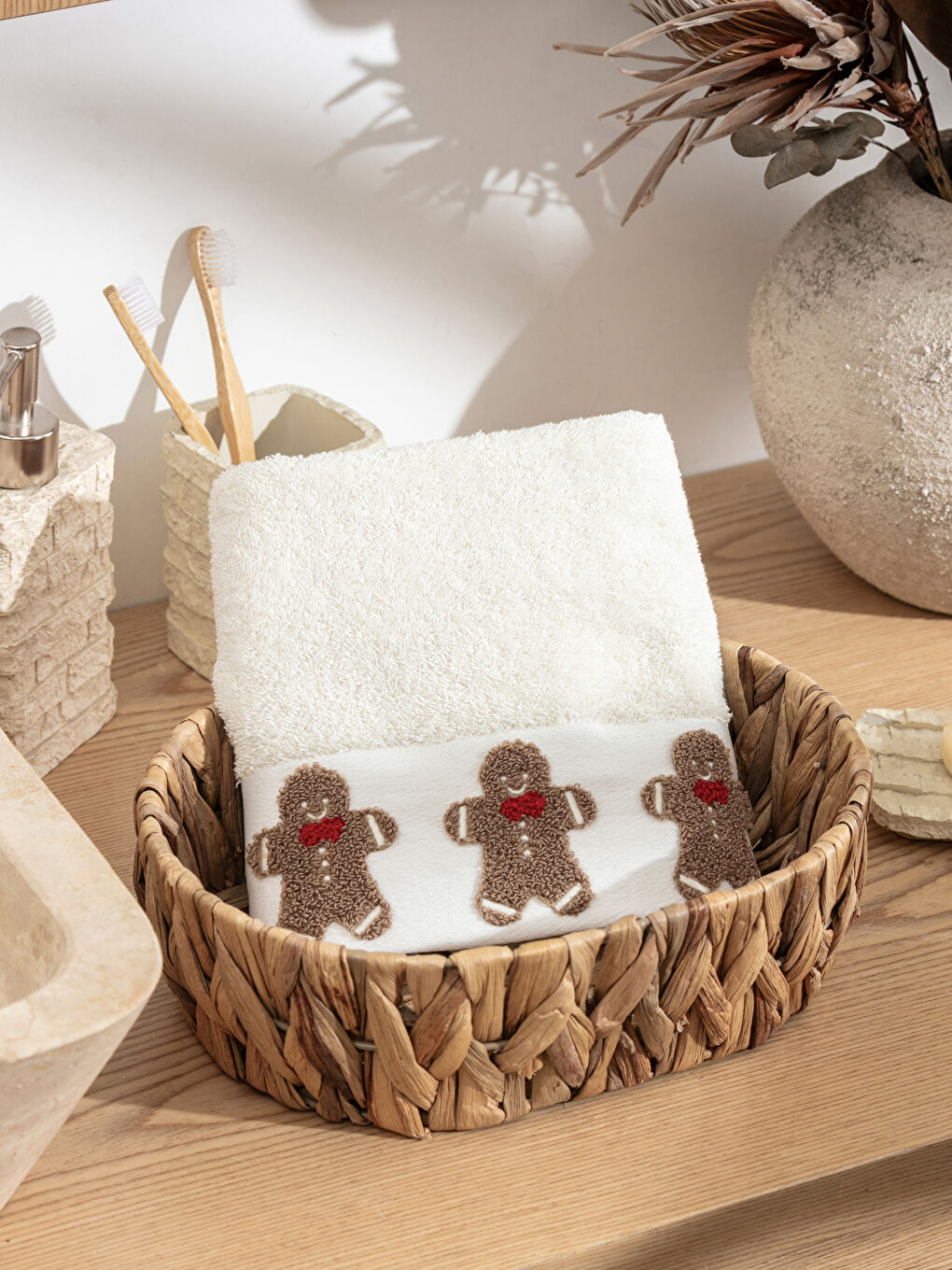 Ekru Kurabiye Adam Figürlü Pamuklu Yüz Havlusu 50x80 cm-1