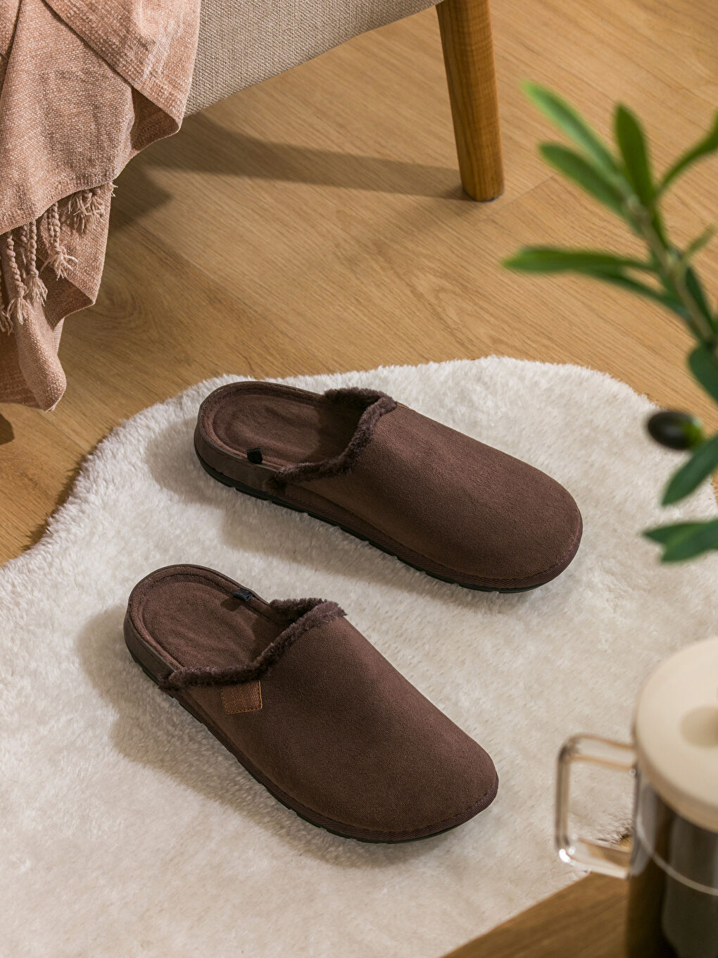 Kahverengi Süet Görünümlü İçi Kürklü Erkek Ev Terliği 
