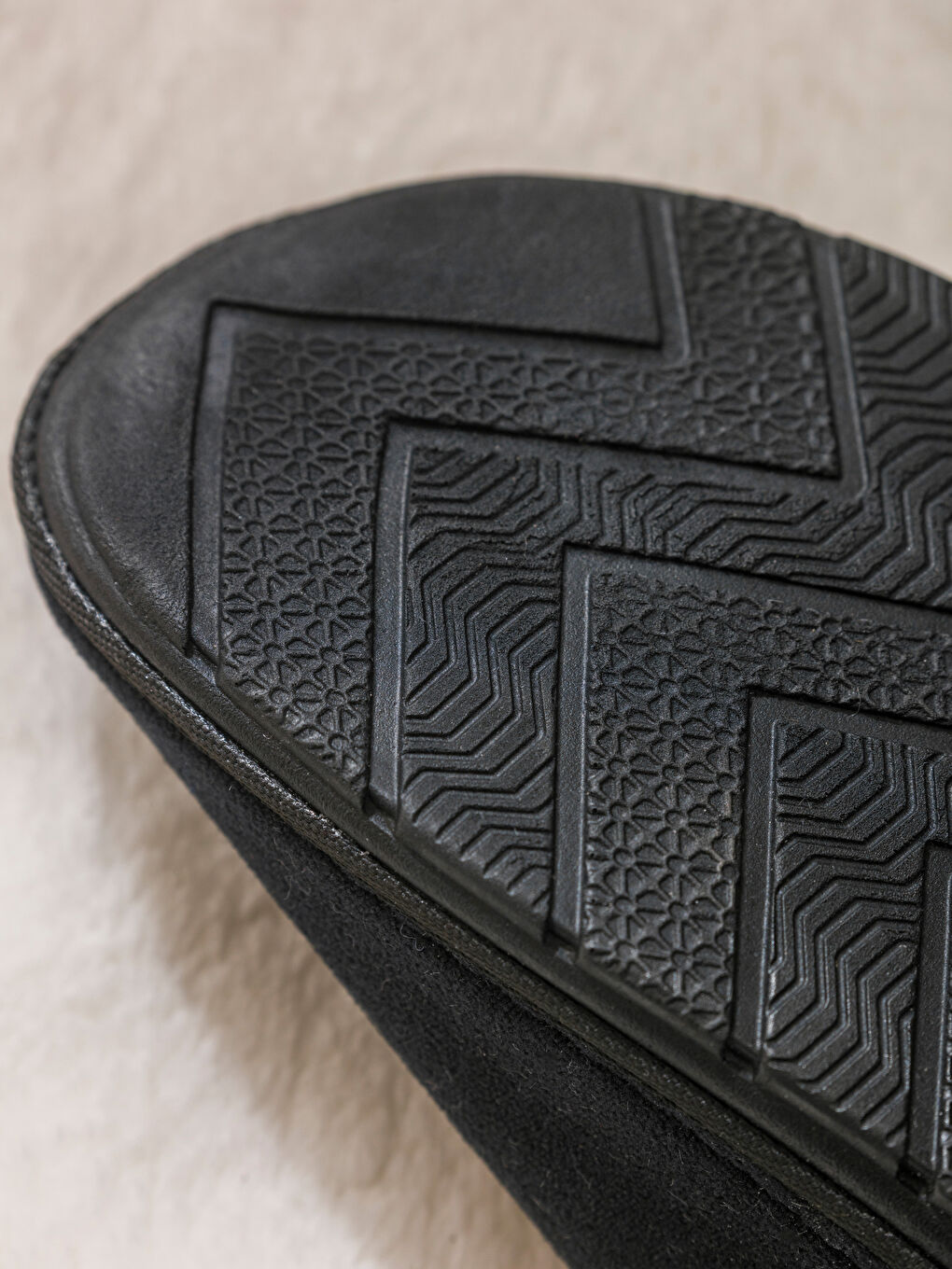 Siyah Süet Görünümlü İçi Kürklü Erkek Ev Terliği -4