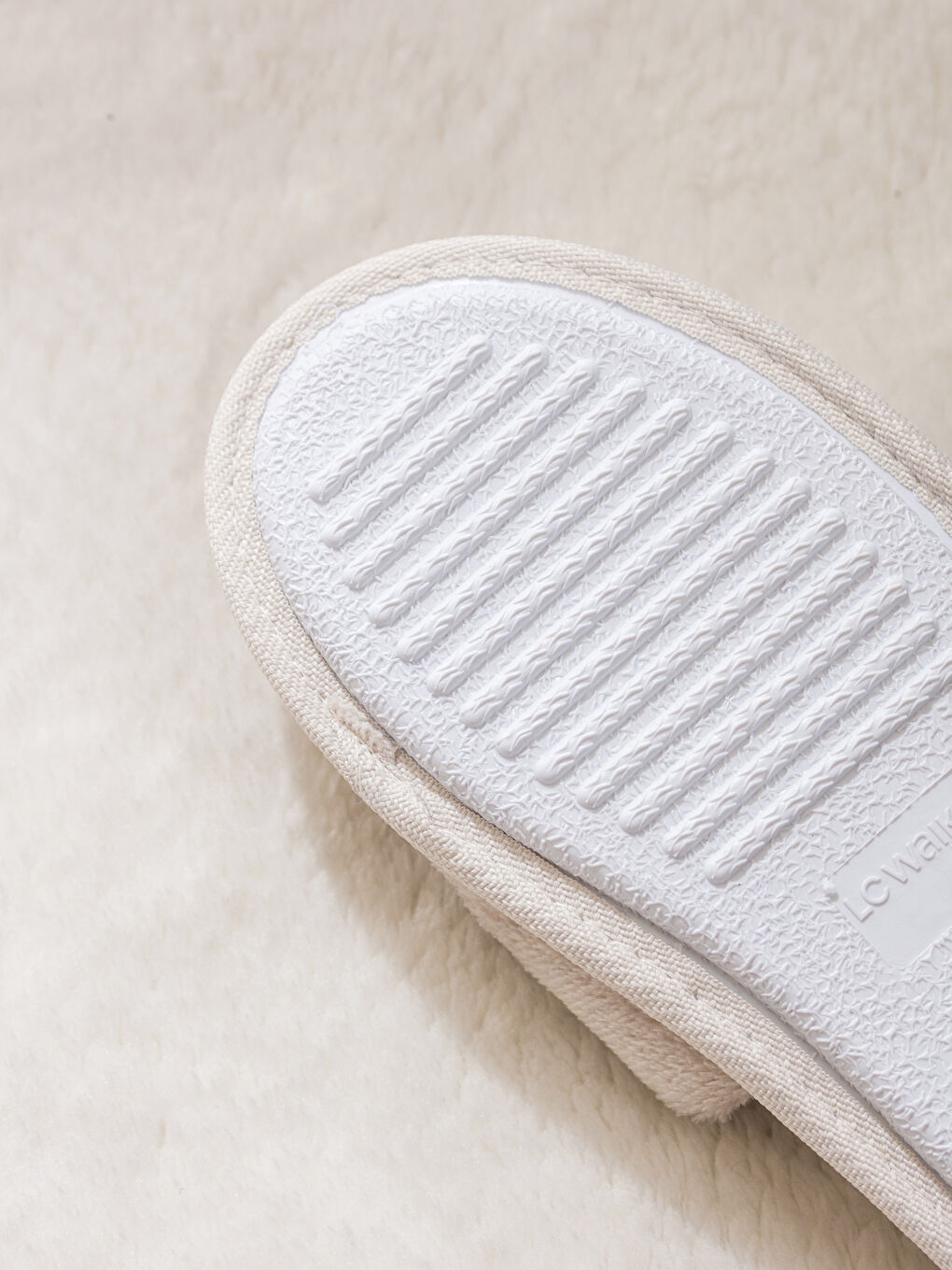 Bej Slogan Nakışlı Pelüş Kadın Ev Terliği-4