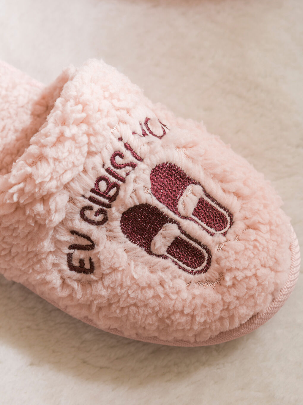 Pembe Slogan Nakışlı Pelüş Kadın Ev Terliği-2