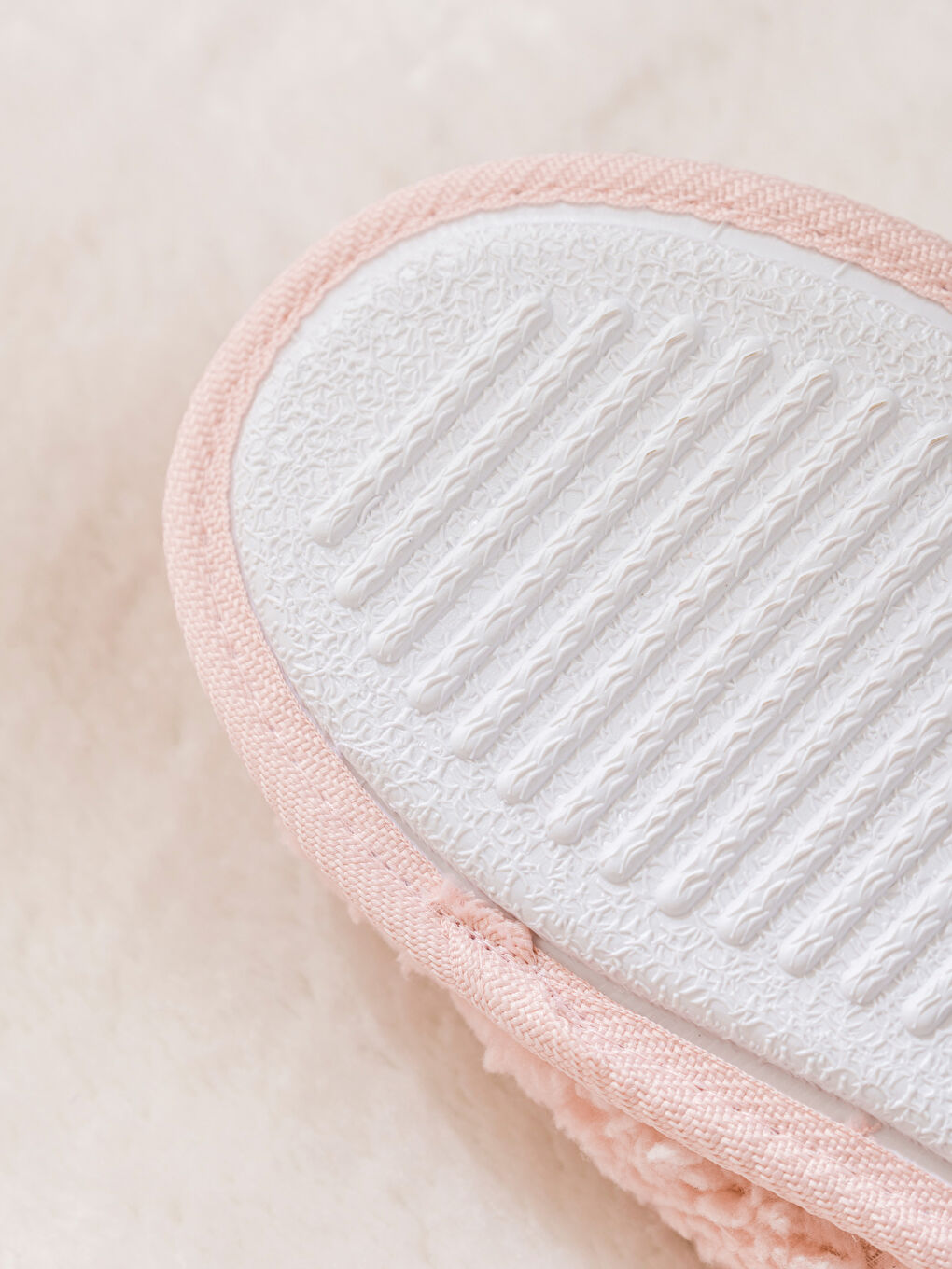 Pembe Slogan Nakışlı Pelüş Kadın Ev Terliği-4