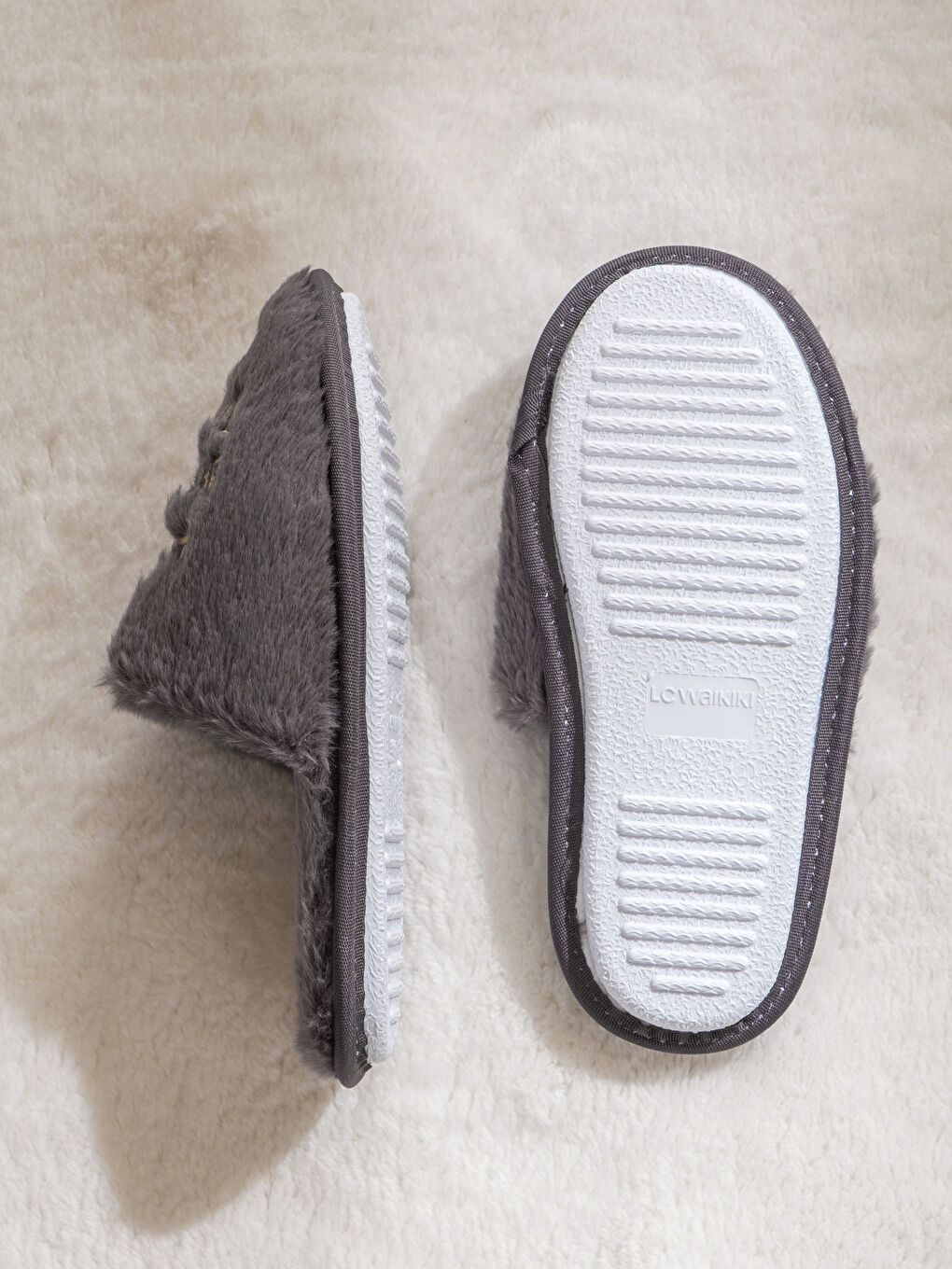 Gri Slogan Nakışlı Kadın Pelüş Ev Terliği-3