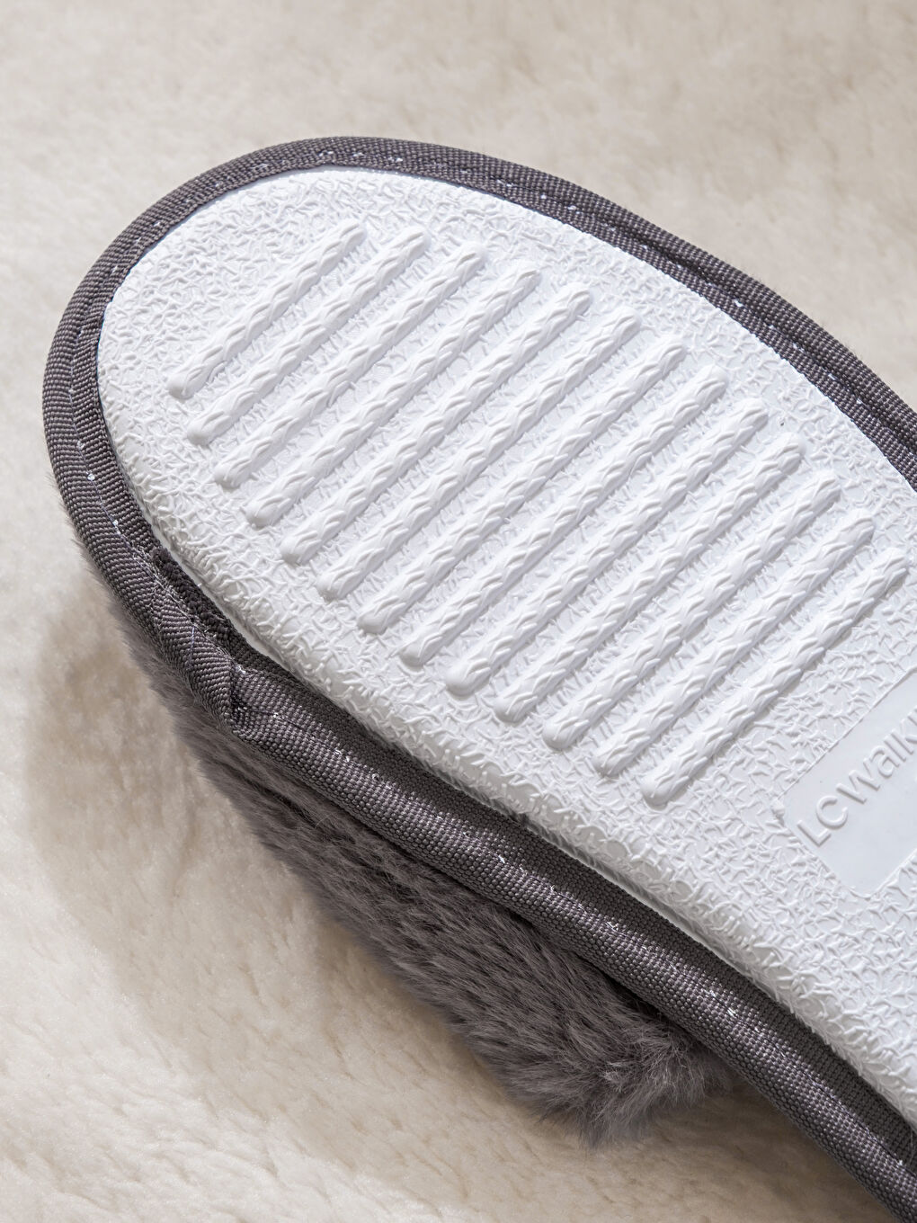 Gri Slogan Nakışlı Kadın Pelüş Ev Terliği-4