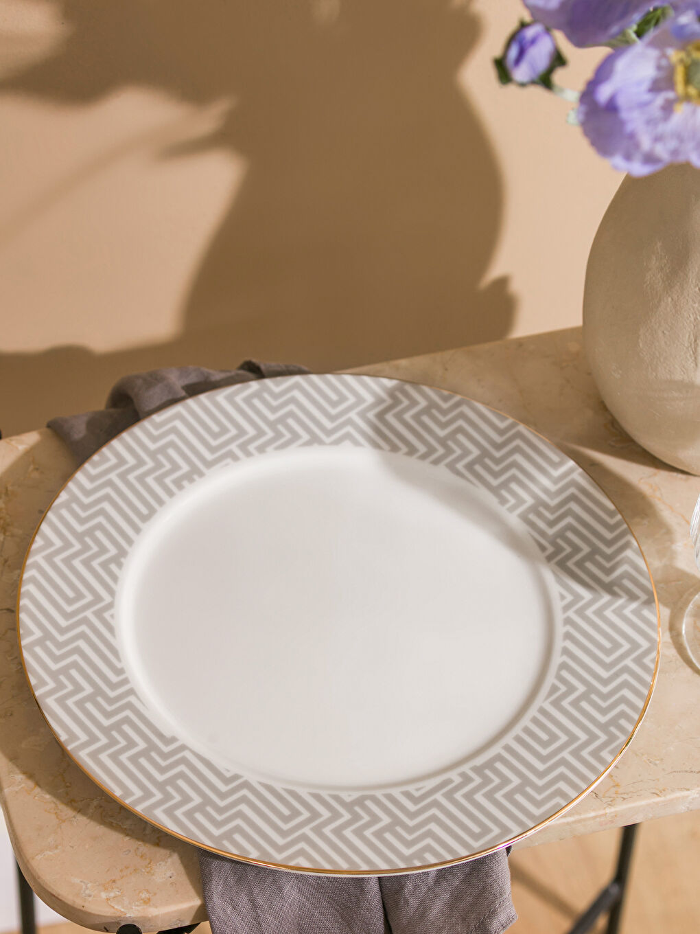 Bej Çizgi Desenli Porselen Tabak 27 cm-1