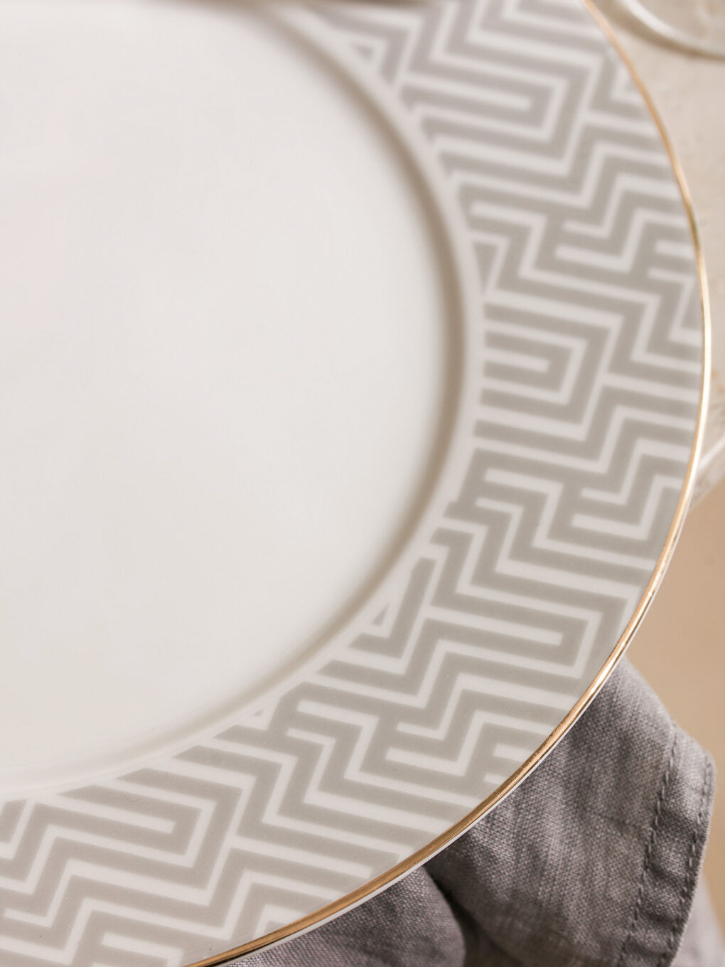 Bej Çizgi Desenli Porselen Tabak 27 cm-2
