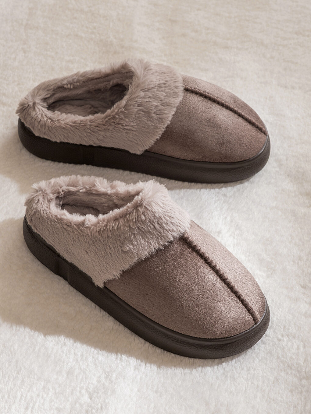 Bej Pelüş Astarlı Kadın Ev Terliği-1