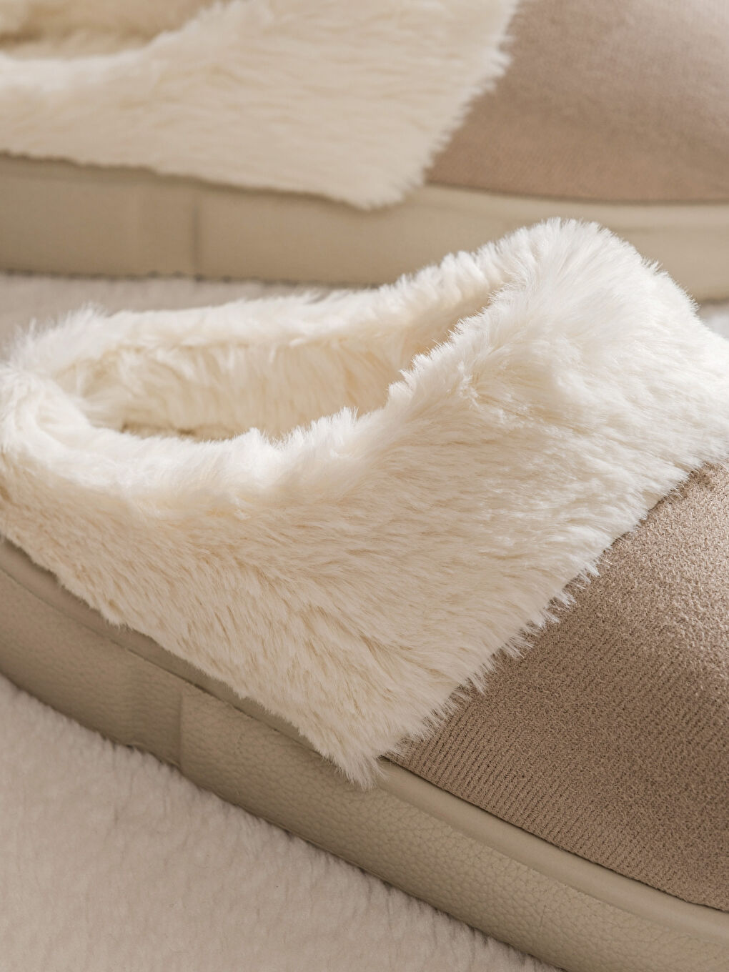 Bej Pelüş Astarlı Kadın Ev Terliği-2