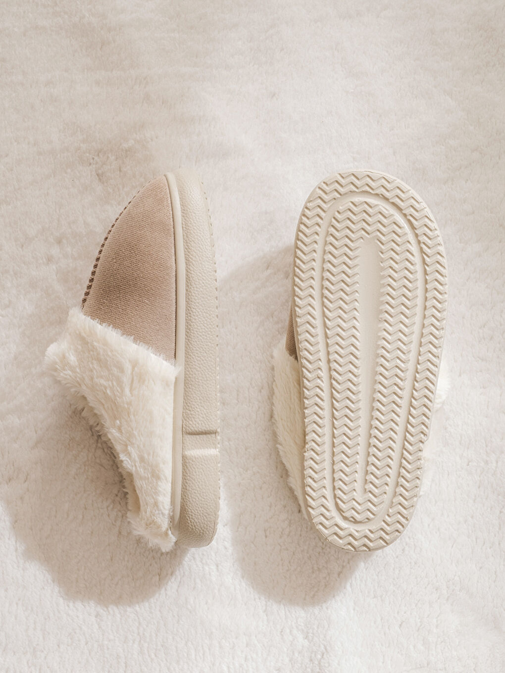 Bej Pelüş Astarlı Kadın Ev Terliği-3