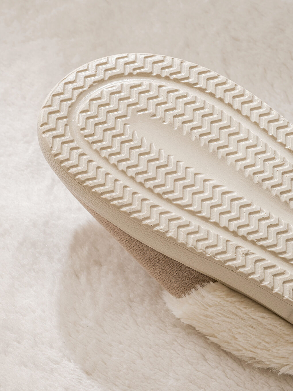 Bej Pelüş Astarlı Kadın Ev Terliği-4