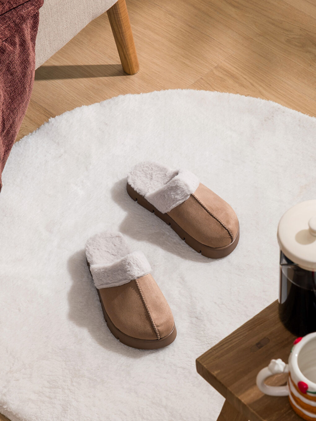 Kahverengi İçi Tüylü Kadın Ev Terliği