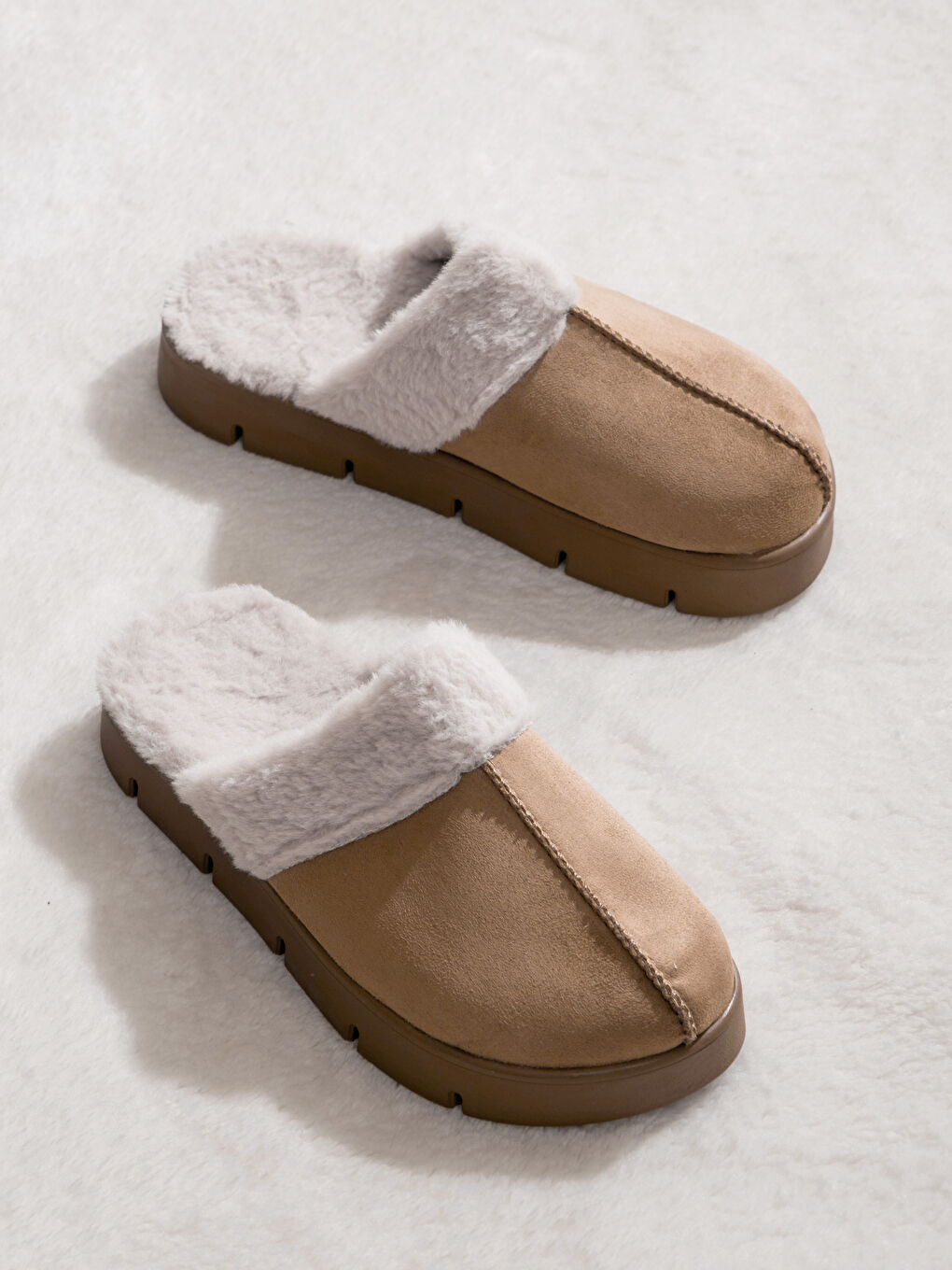 Kahverengi İçi Tüylü Kadın Ev Terliği-1