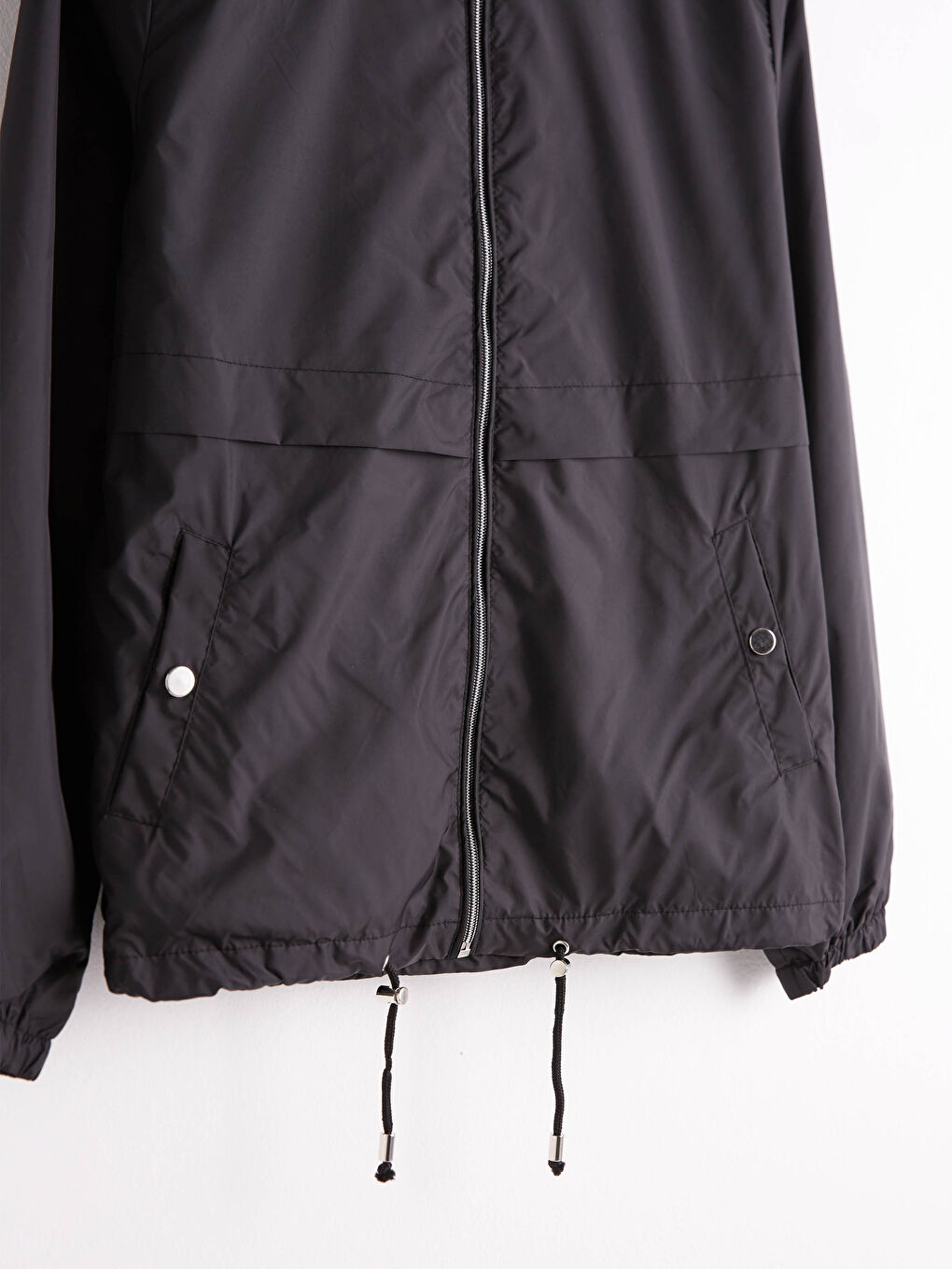 Siyah Kapüşonlu Uzun Kollu Kadın Yağmurluk-8