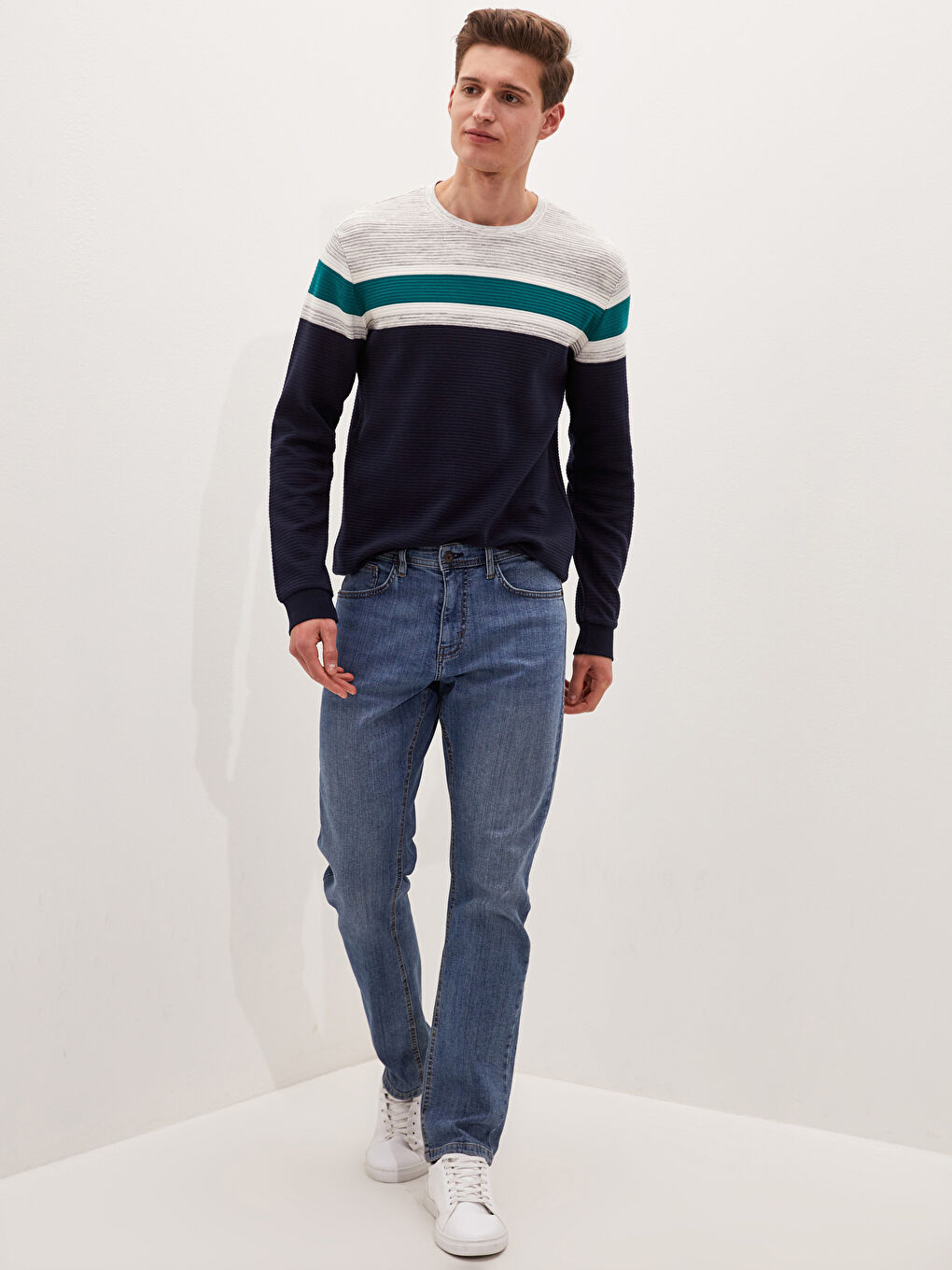 تيشيرت رجالي مُخَطَّط كم طويل برقبة دائرية-2