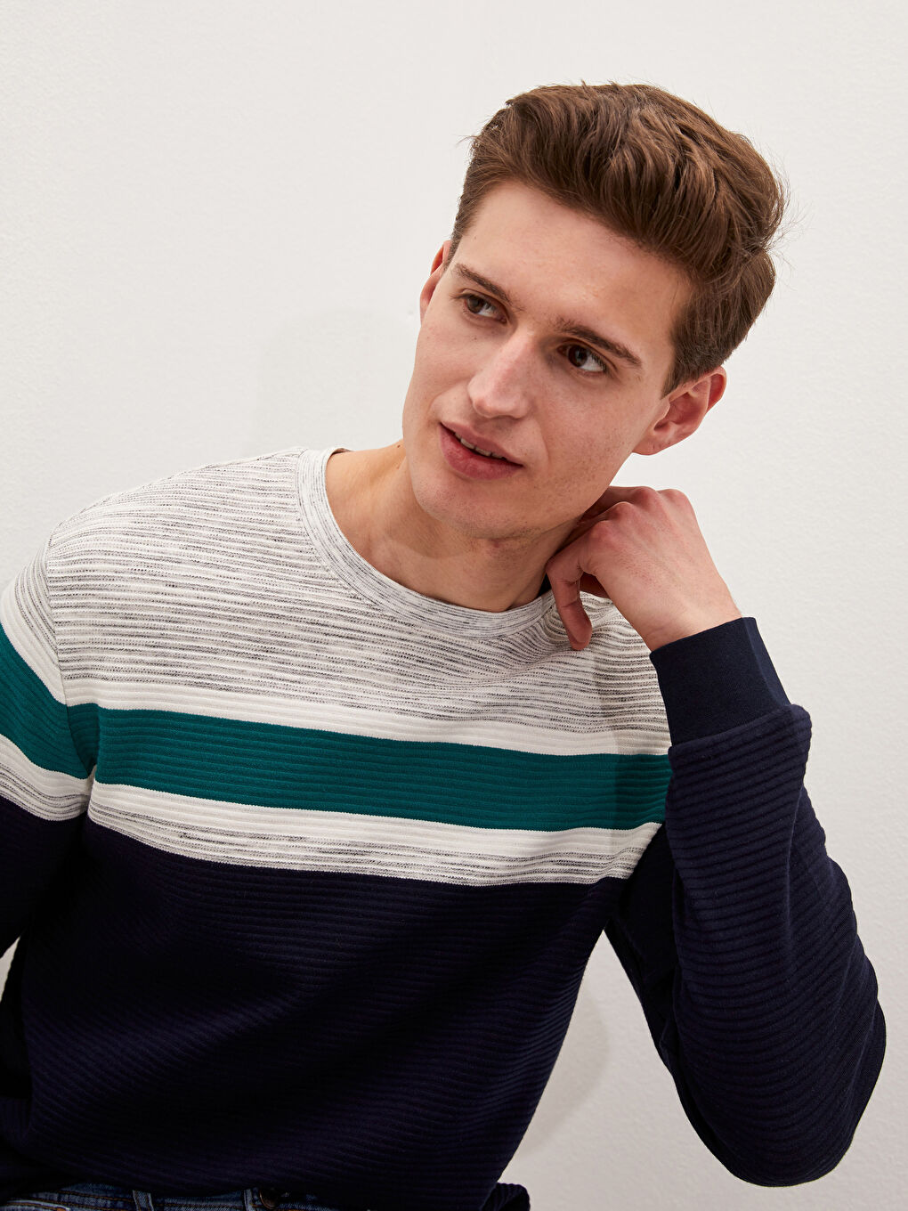 تيشيرت رجالي مُخَطَّط كم طويل برقبة دائرية-3