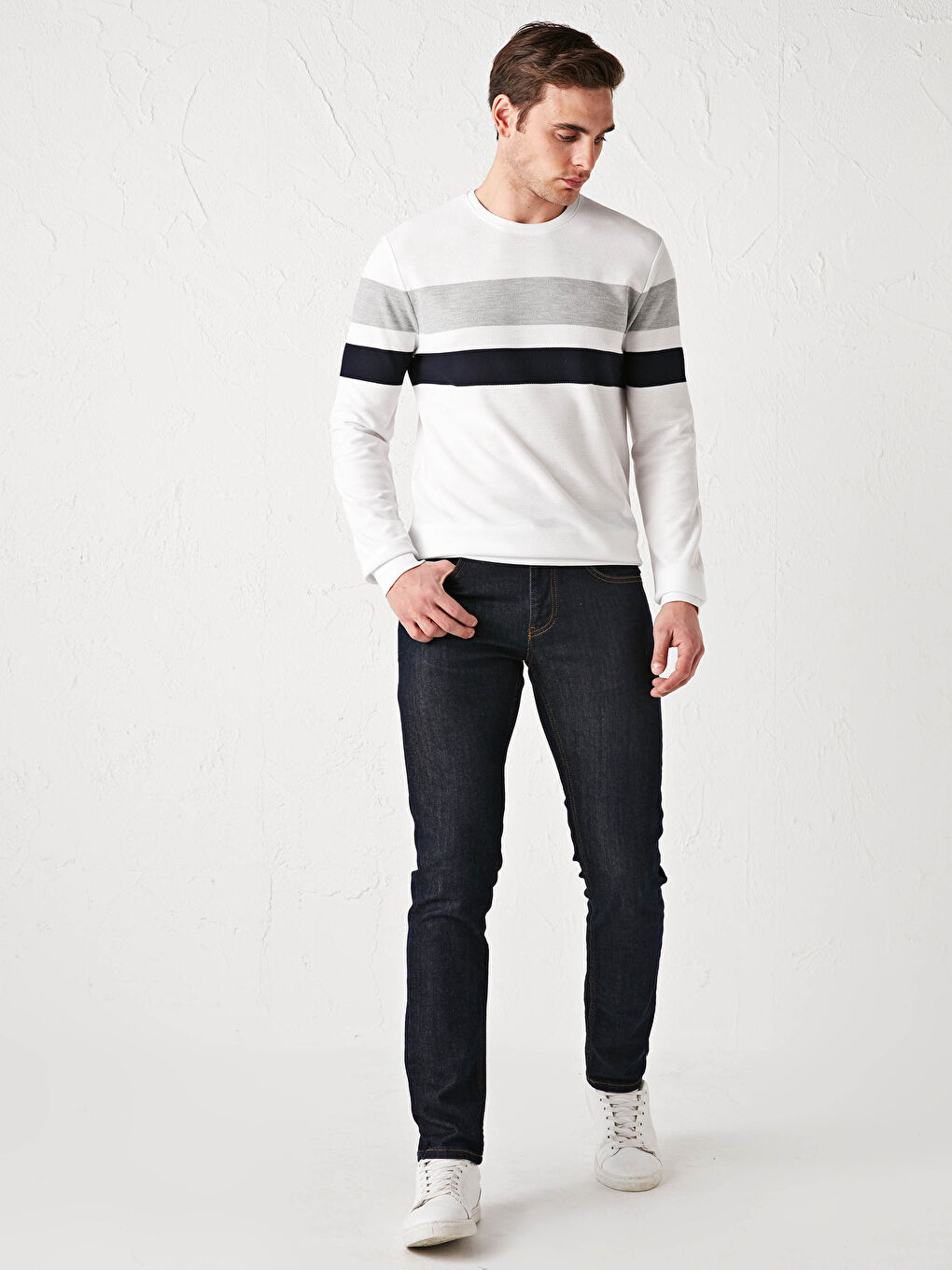 Beyaz Bisiklet Yaka Uzun Kollu Renk Bloklu Erkek Sweatshirt-3