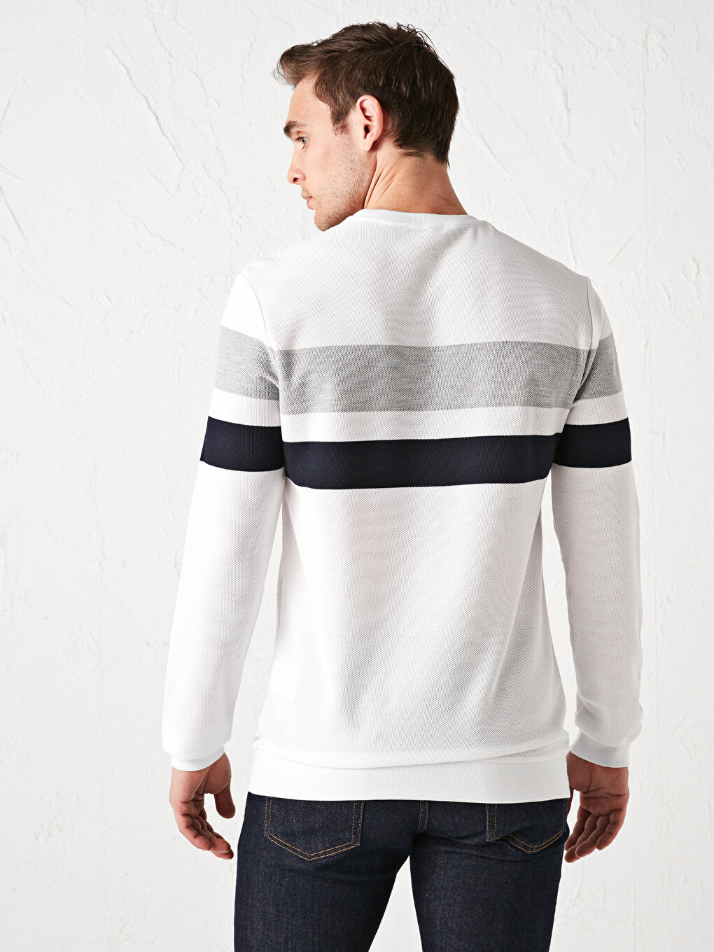 Beyaz Bisiklet Yaka Uzun Kollu Renk Bloklu Erkek Sweatshirt-4