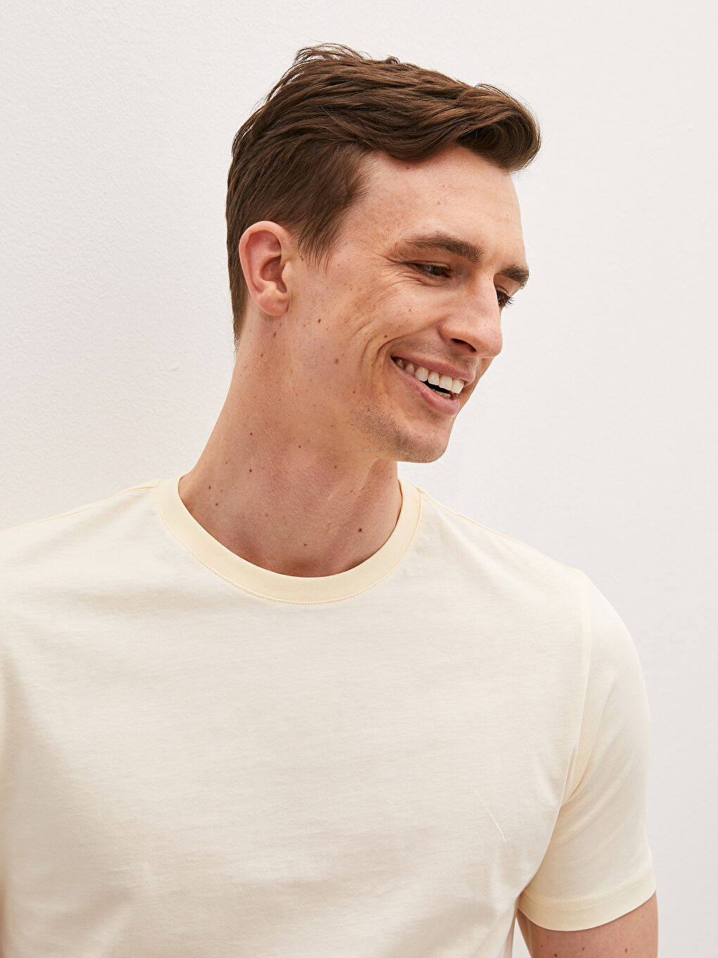 Bej Bisiklet Yaka Basic Kısa Kollu Pamuklu Erkek Tişört-3