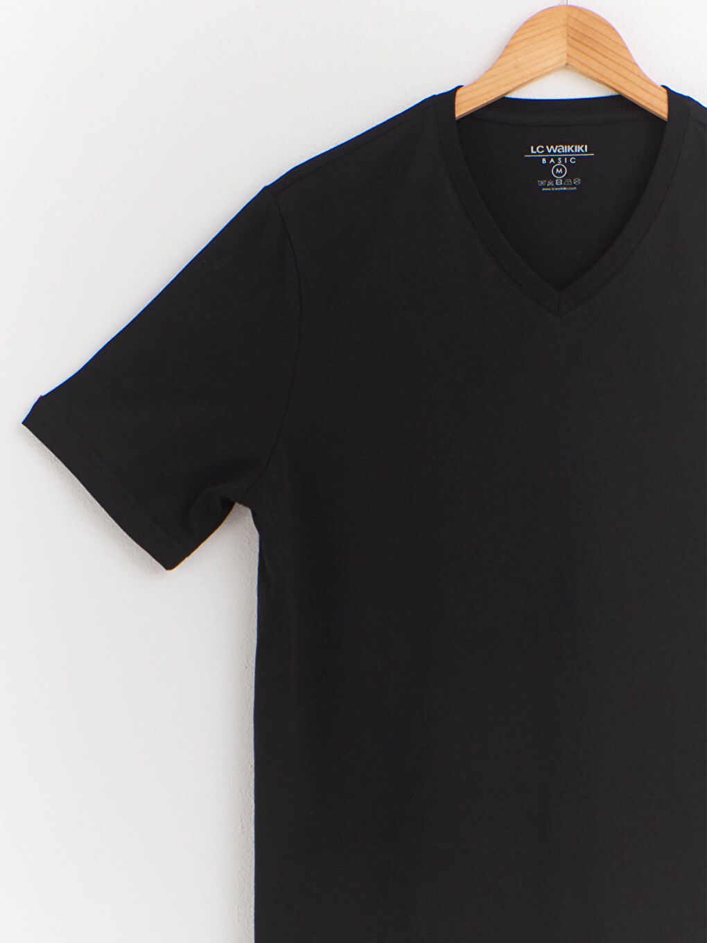 Siyah V Yaka Kısa Kollu Basic Tişört-2