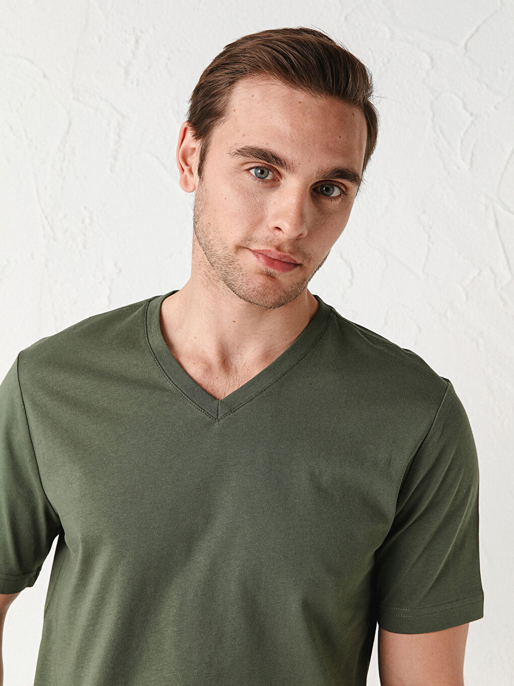 Yeşil V Yaka Kısa Kollu Basic Erkek Tişört-2