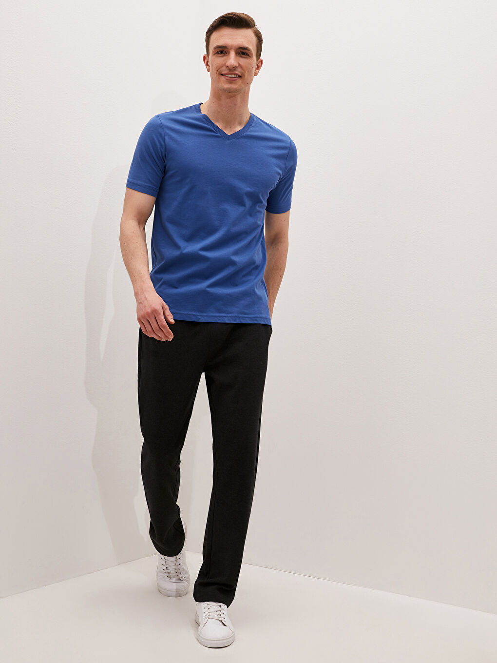 İndigo V Yaka Kısa Kollu Basic Erkek Tişört-2