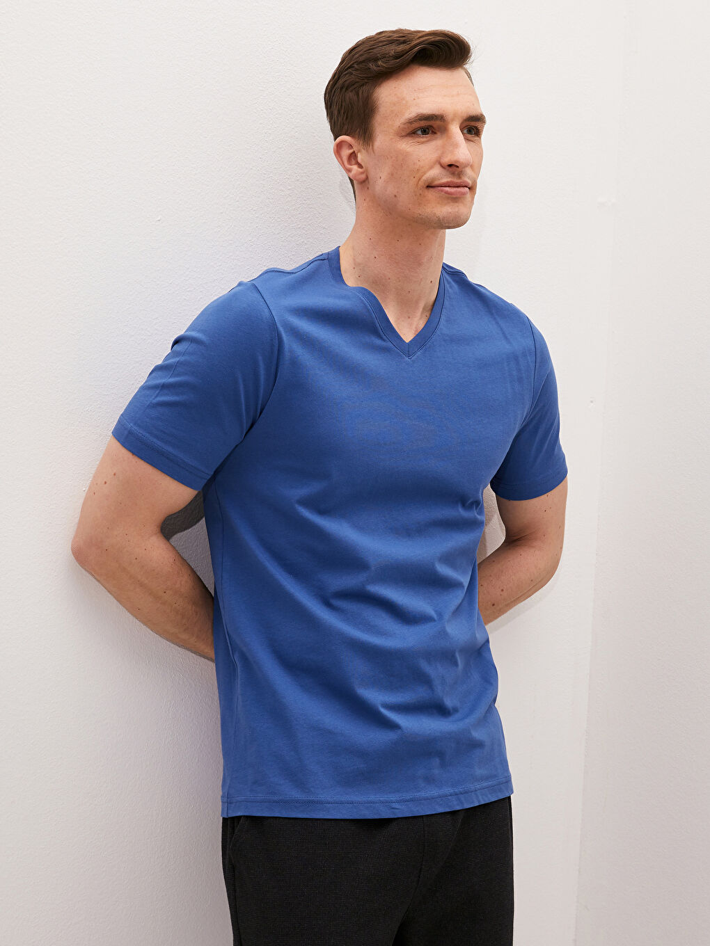İndigo V Yaka Kısa Kollu Basic Erkek Tişört-4