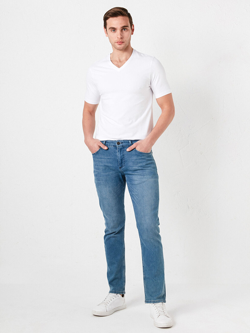 Базовая мужская футболка с V-образным вырезом и коротким рукавом-3