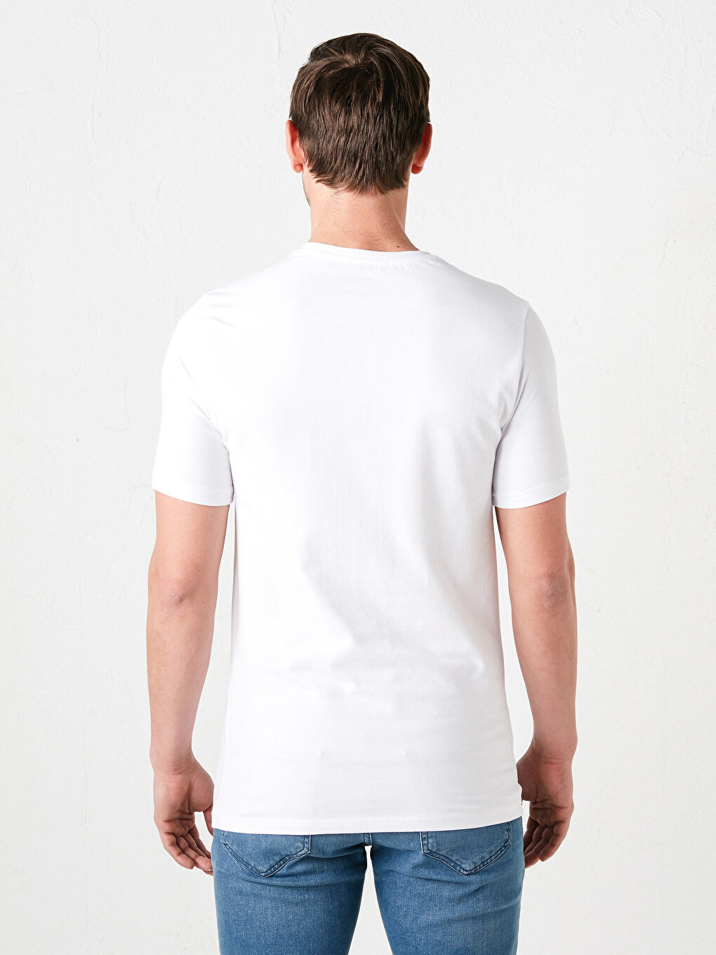 Базовая мужская футболка с V-образным вырезом и коротким рукавом-4