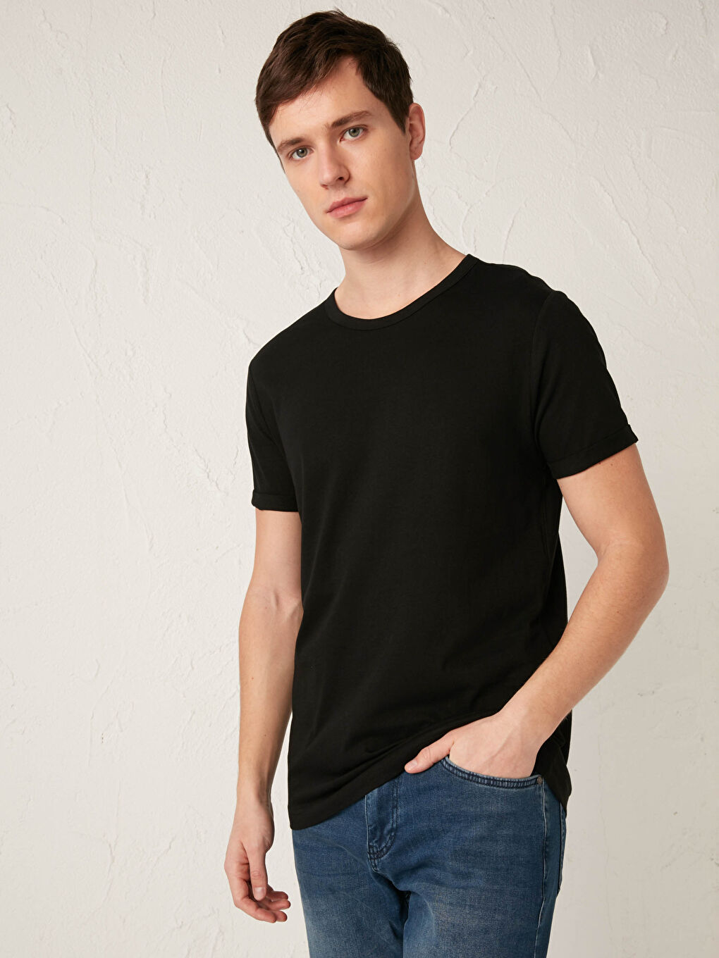 Siyah Bisiklet Yaka Kısa Kollu Basic Penye Erkek Tişört-1