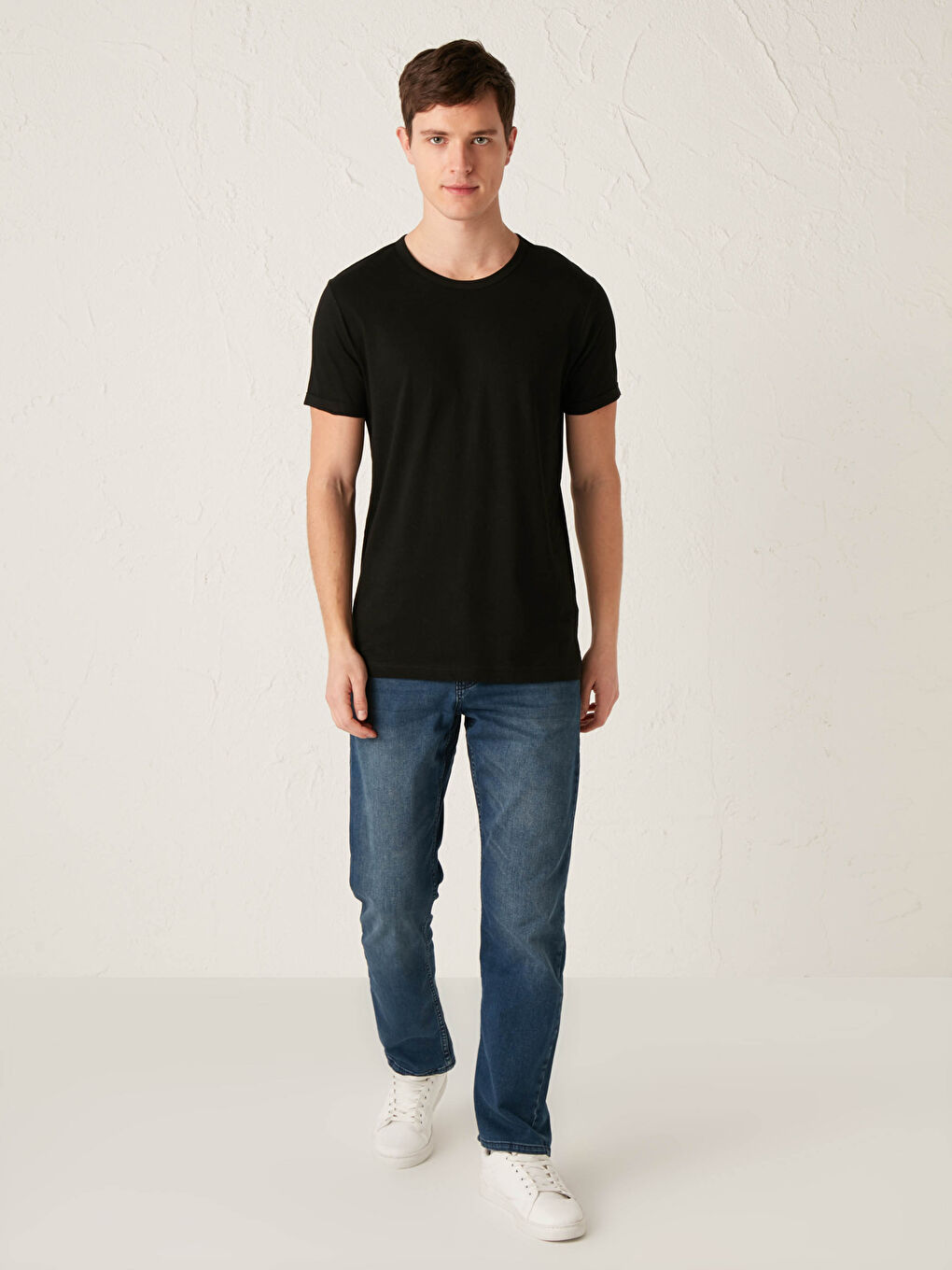 Siyah Bisiklet Yaka Kısa Kollu Basic Penye Erkek Tişört-2